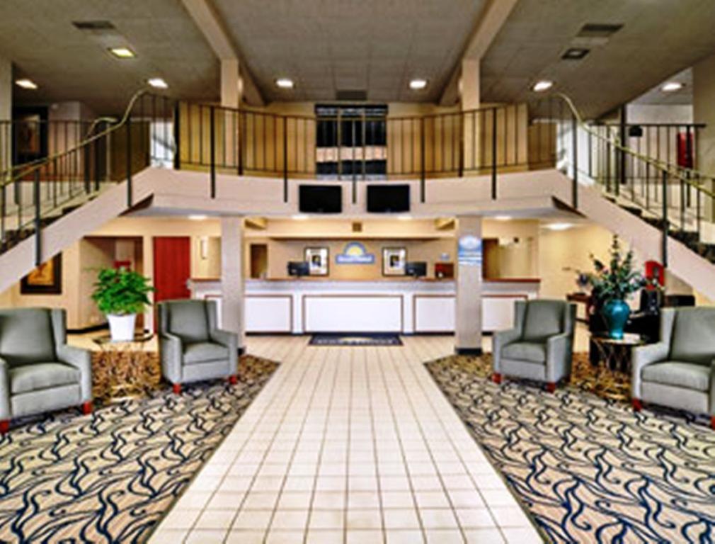 Days Inn Hotel & Conference Center La Crosse Interior photo